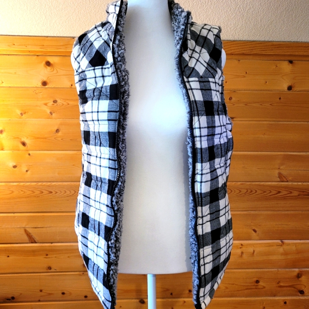 NWOT- Sherpa Lined Buffalo Print Vest, Small